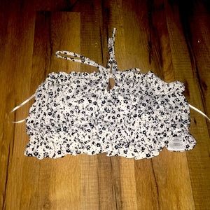 Crop top with flowers black and white!!